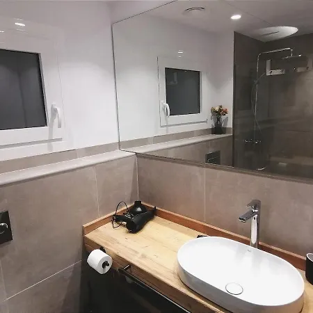 2 Bedroom With Terrace * 지로나